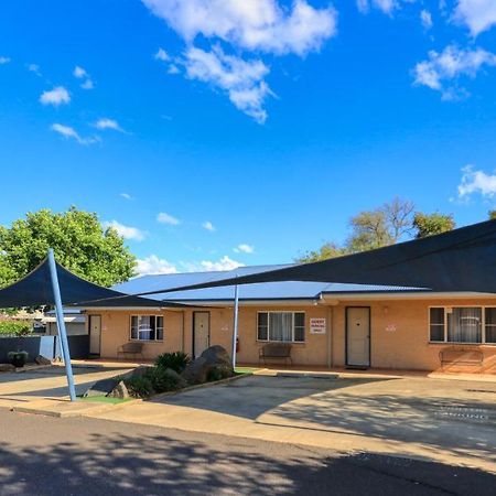 Edward Parry Motel And Apartments Tamworth Exterior photo