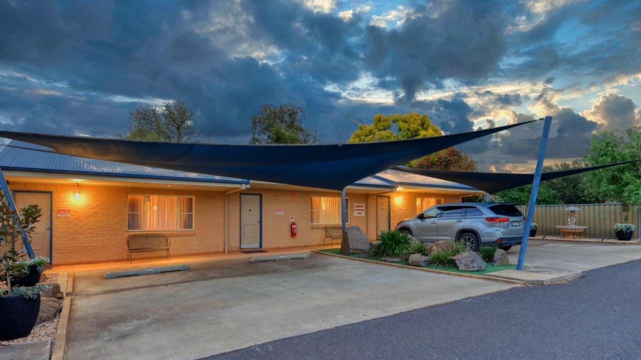 Edward Parry Motel And Apartments Tamworth Exterior photo