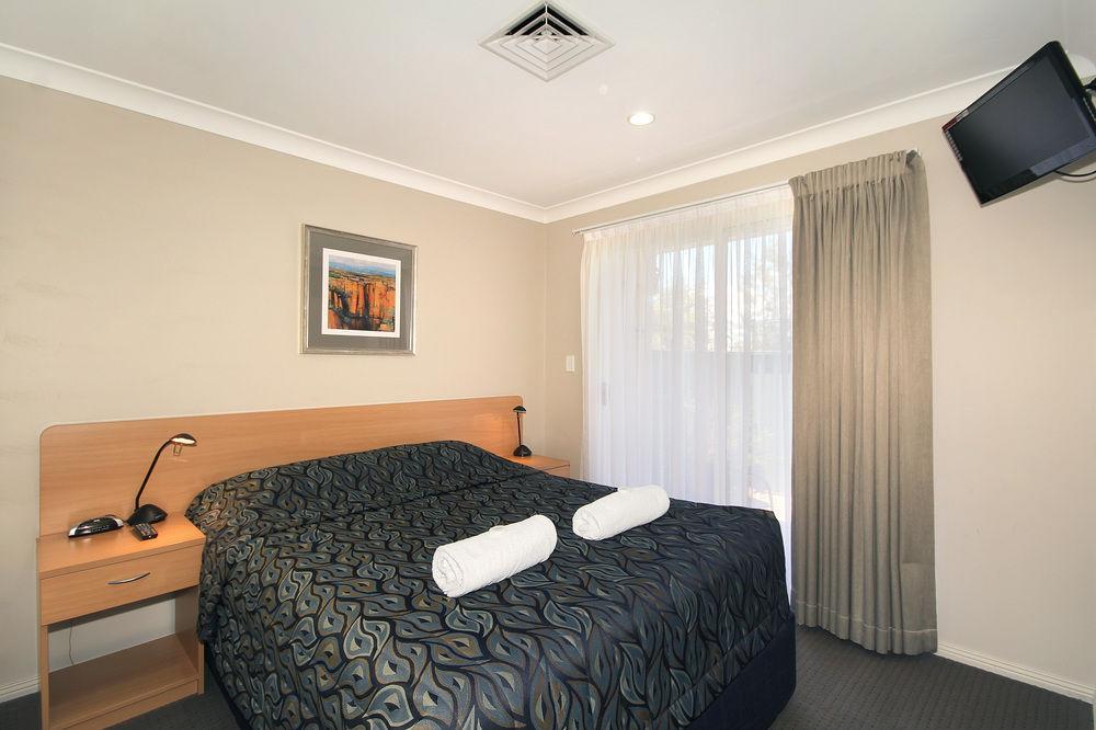 Edward Parry Motel And Apartments Tamworth Exterior photo